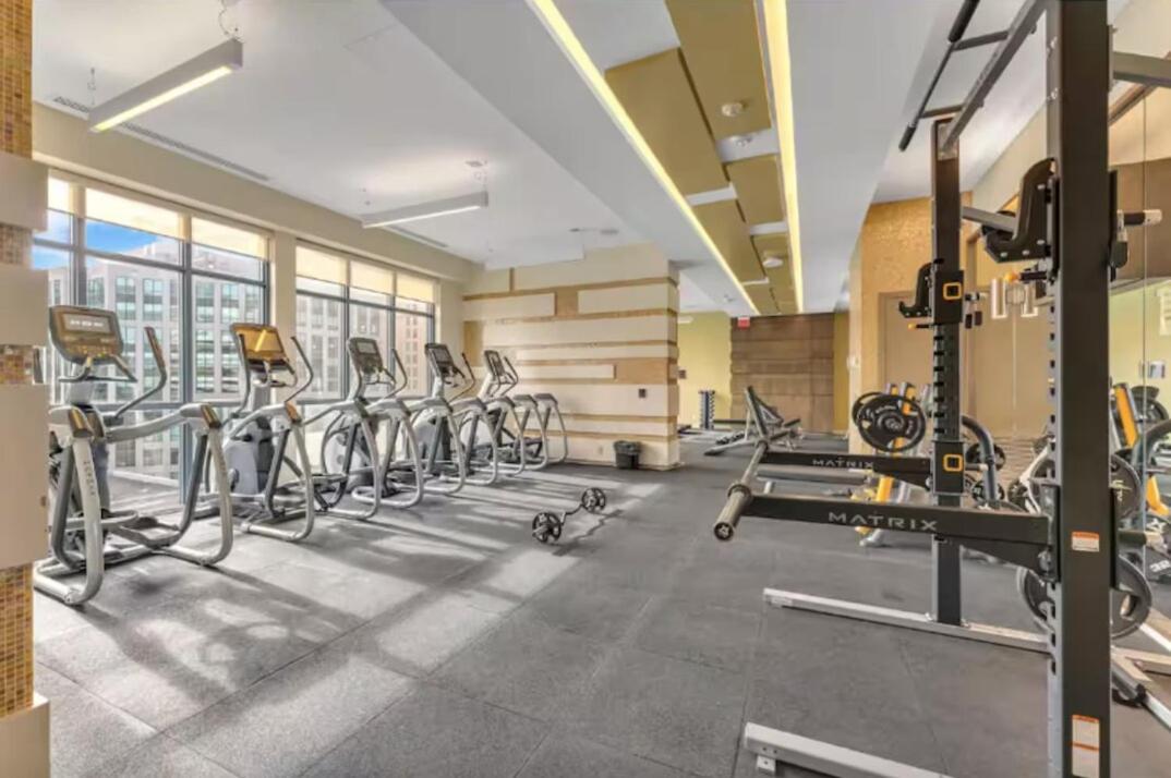 2 Bed 2 Bath Cn-tower And Lakeviews- Parking Toronto