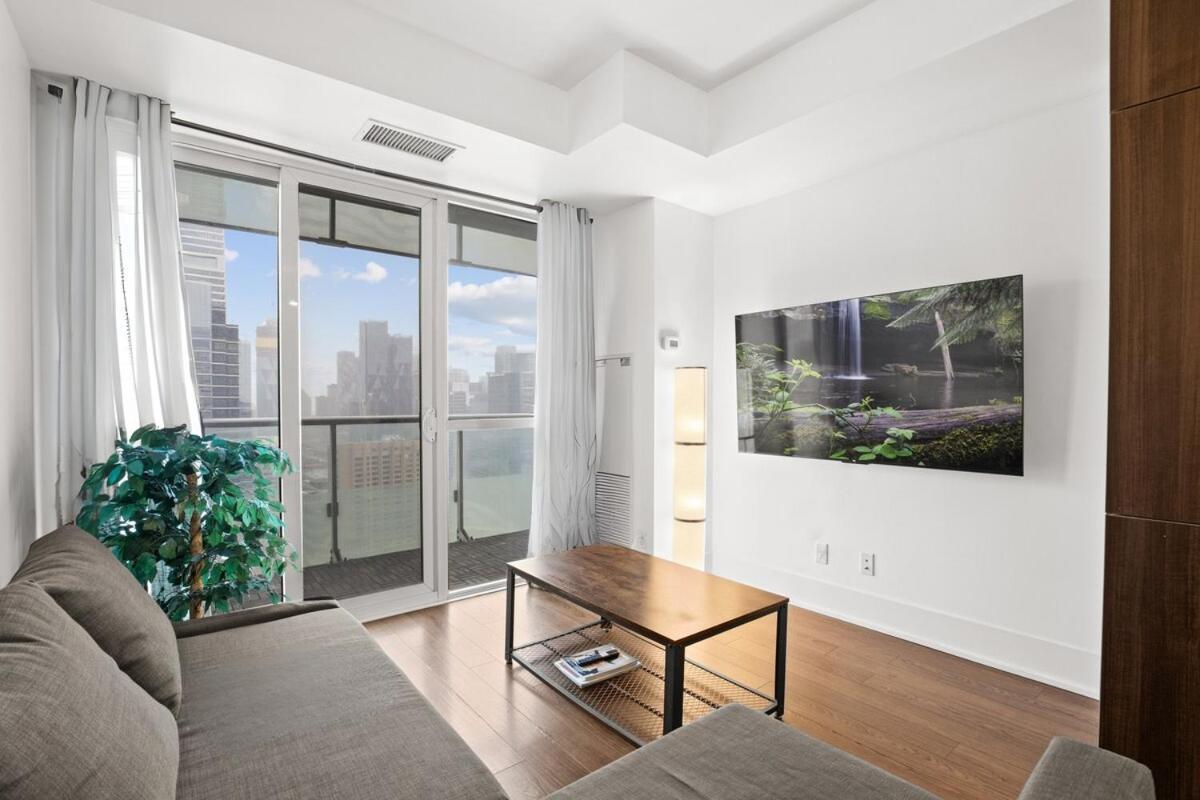 2 Bed 2 Bath Cn-tower And Lakeviews- Parking * Toronto