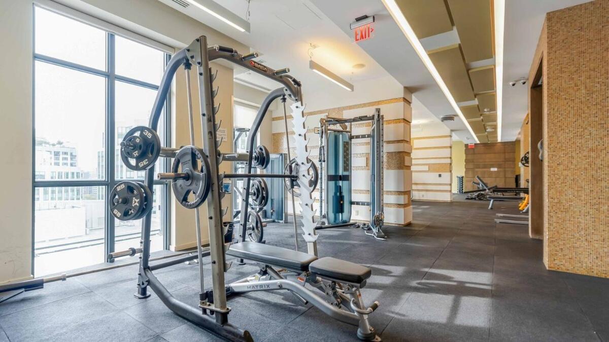 2 Bed 2 Bath Cn-tower And Lakeviews- Parking Apartment Toronto
