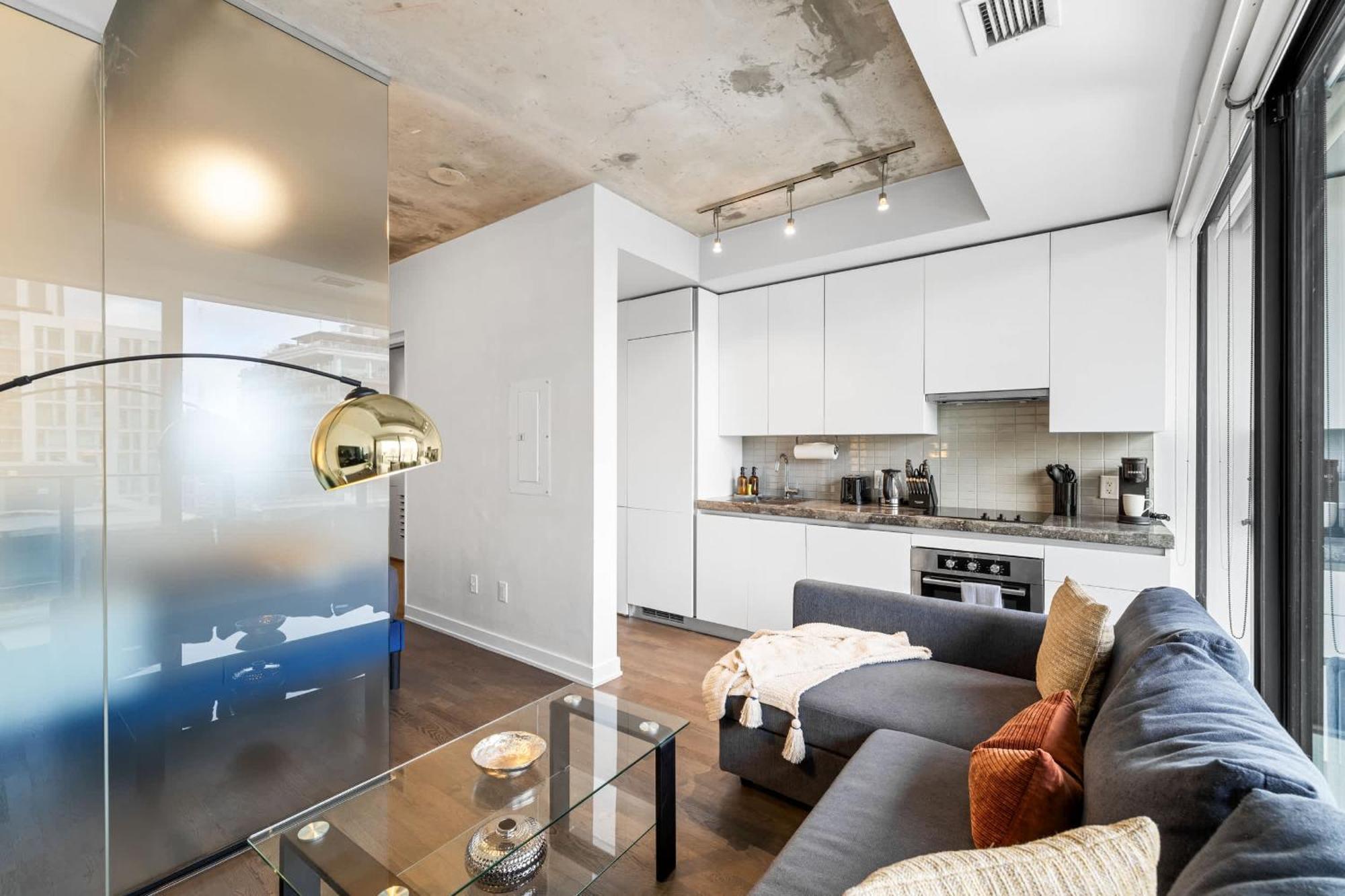 King St W Haven Steps To Gourmet Dining Apartment