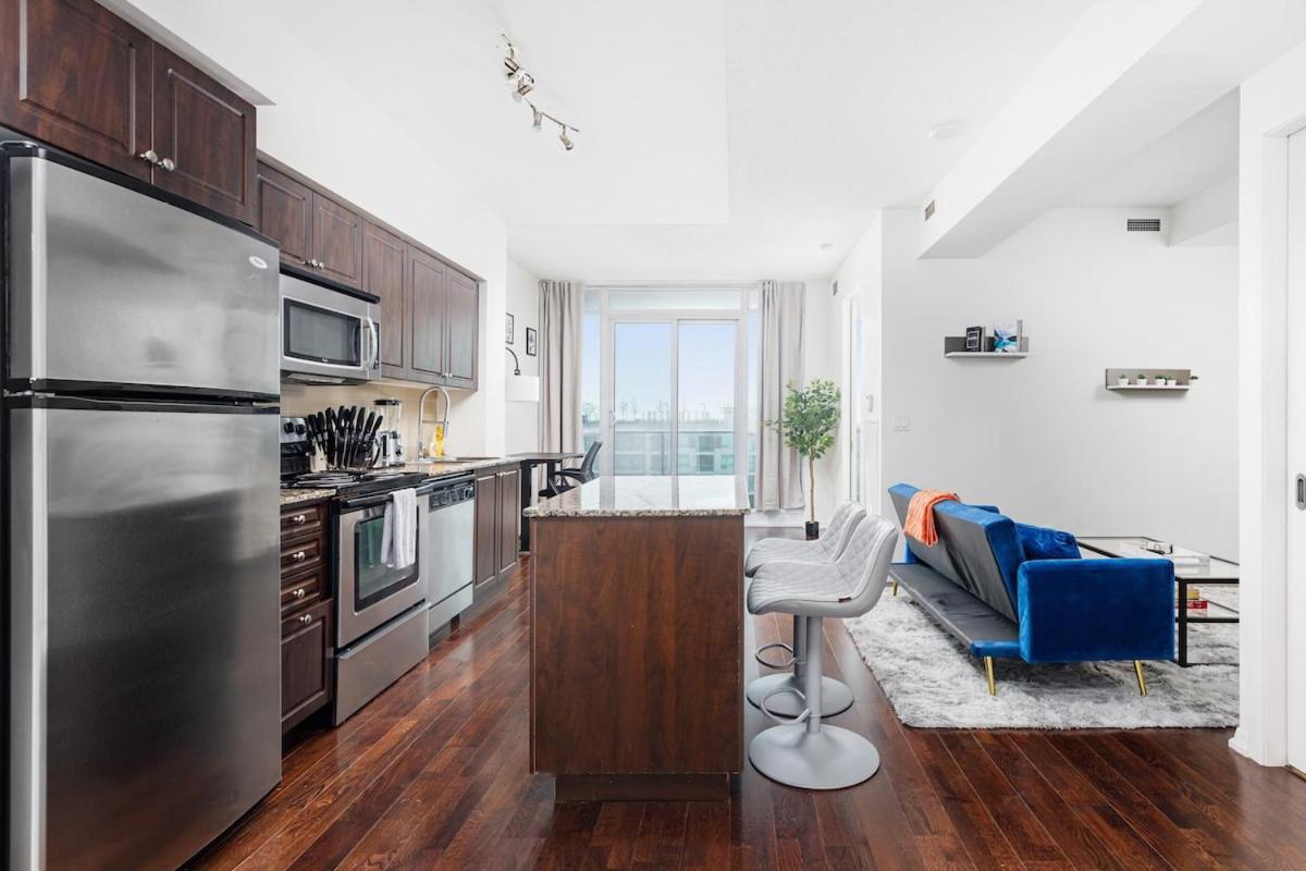 Modern In To By The Toronto