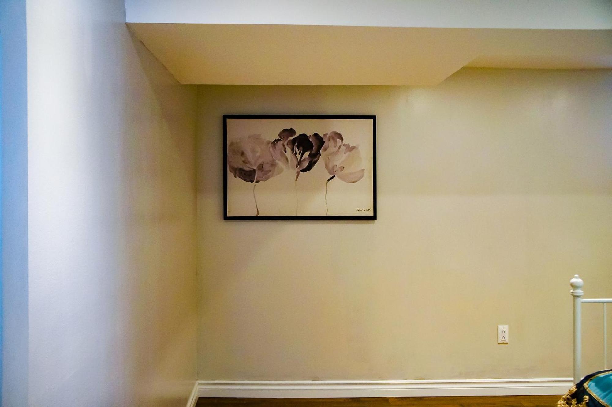 Cozy Bedroom Near Subway Station, Free Parking * Toronto