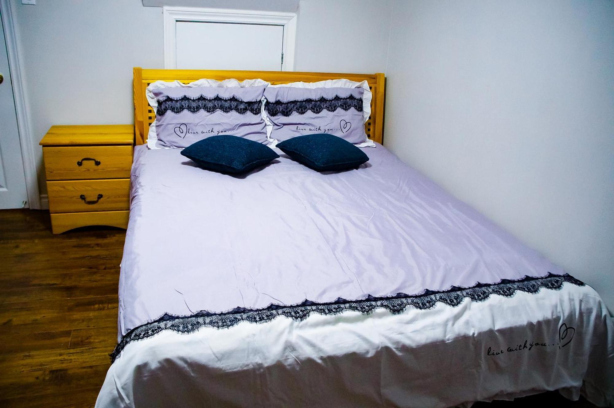 Cozy Bedroom Near Subway Station, Free Parking Guest house *