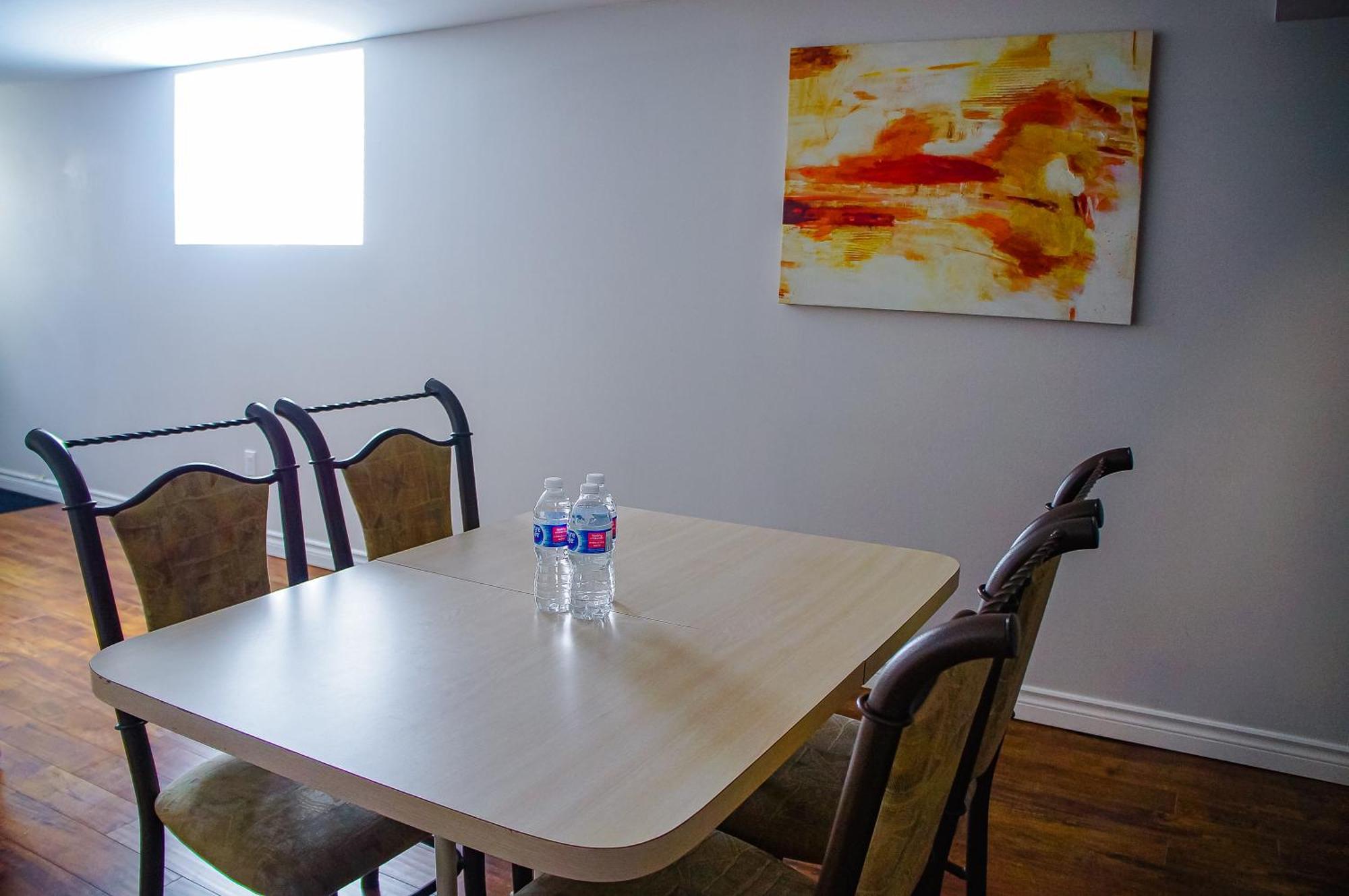 Guest house Cozy Bedroom Near Subway Station, Free Parking Toronto