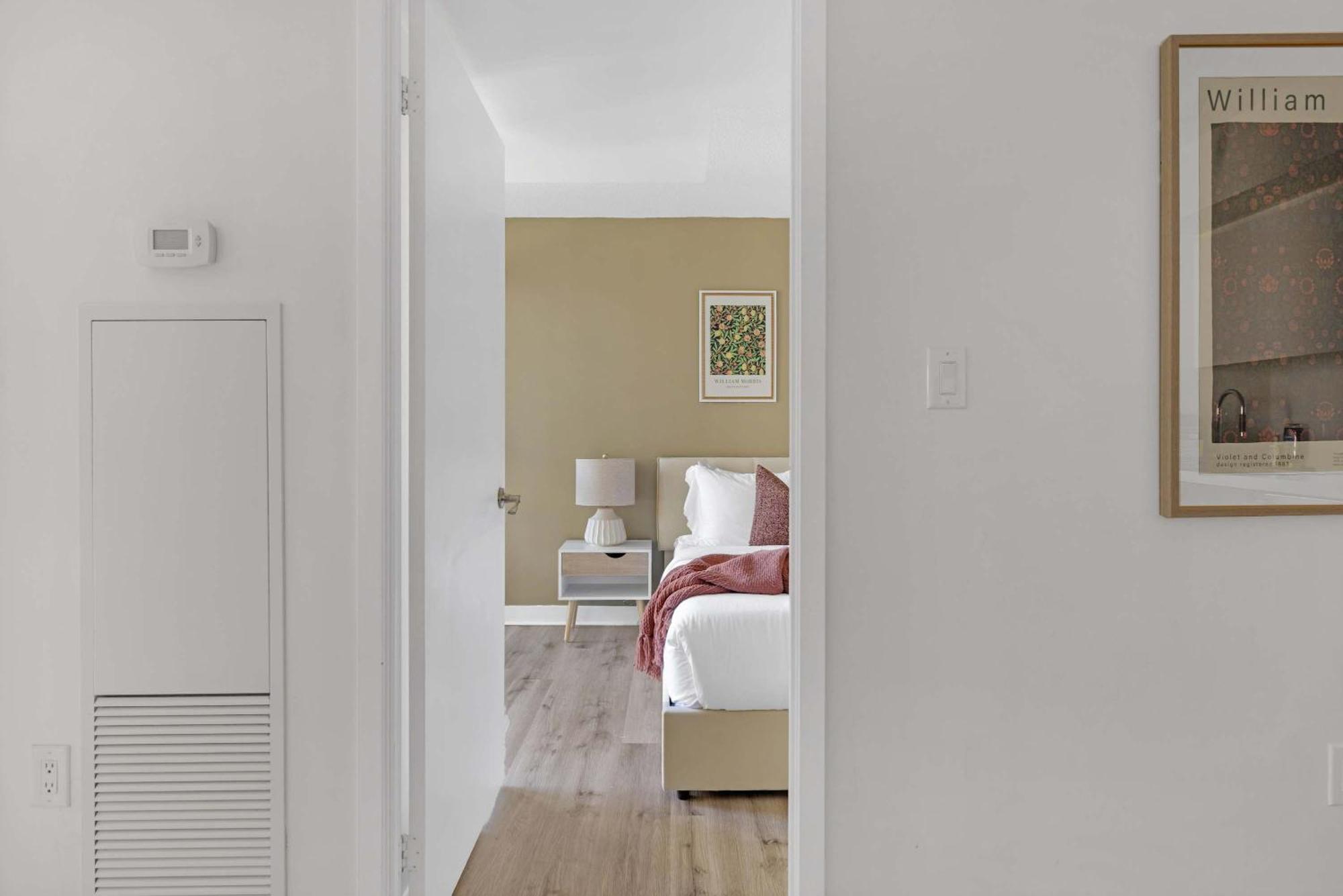 Apartment Stylish 3br Downtown Living W Parking