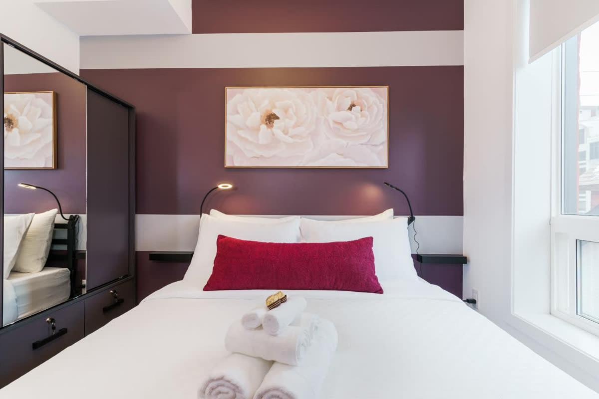Modern 3 Min To Transit Downtown * Toronto