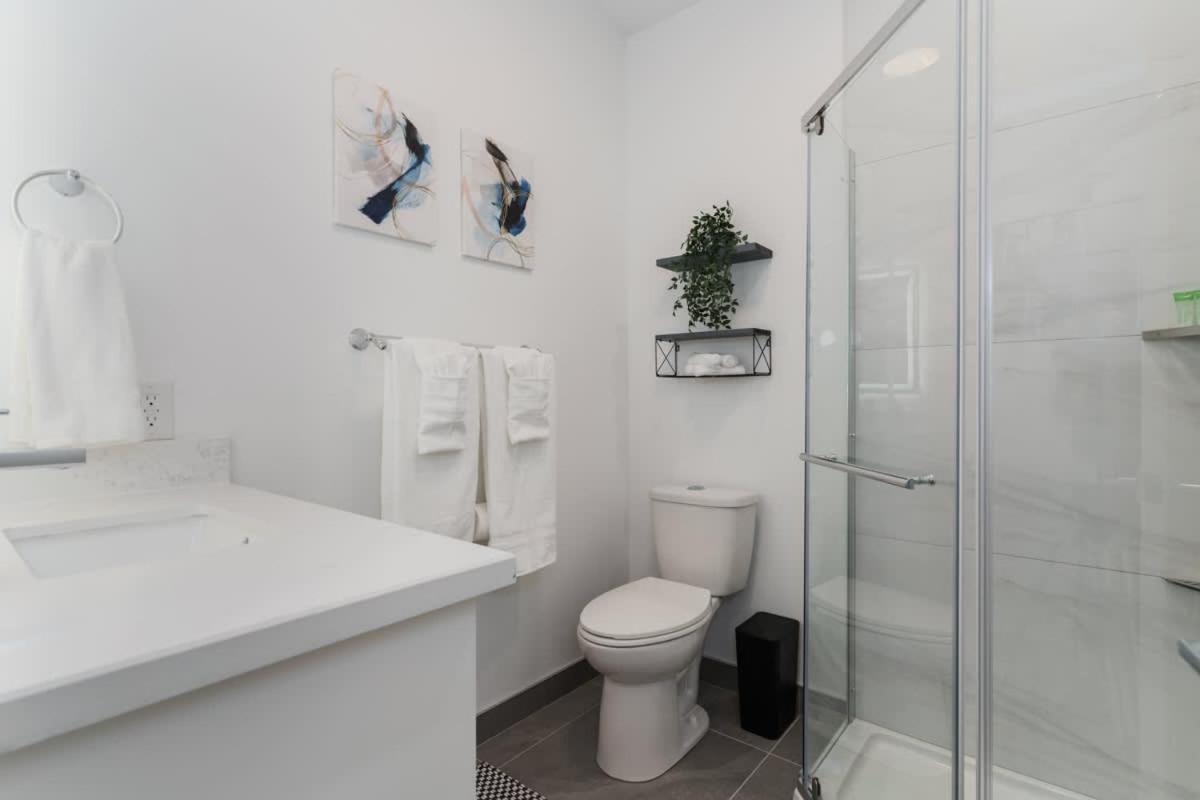 Modern 3 Min To Transit Downtown Hotel Toronto
