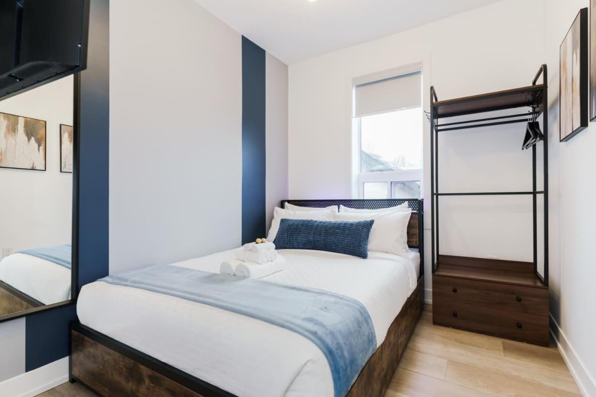 Modern 3 Min To Transit Downtown Toronto