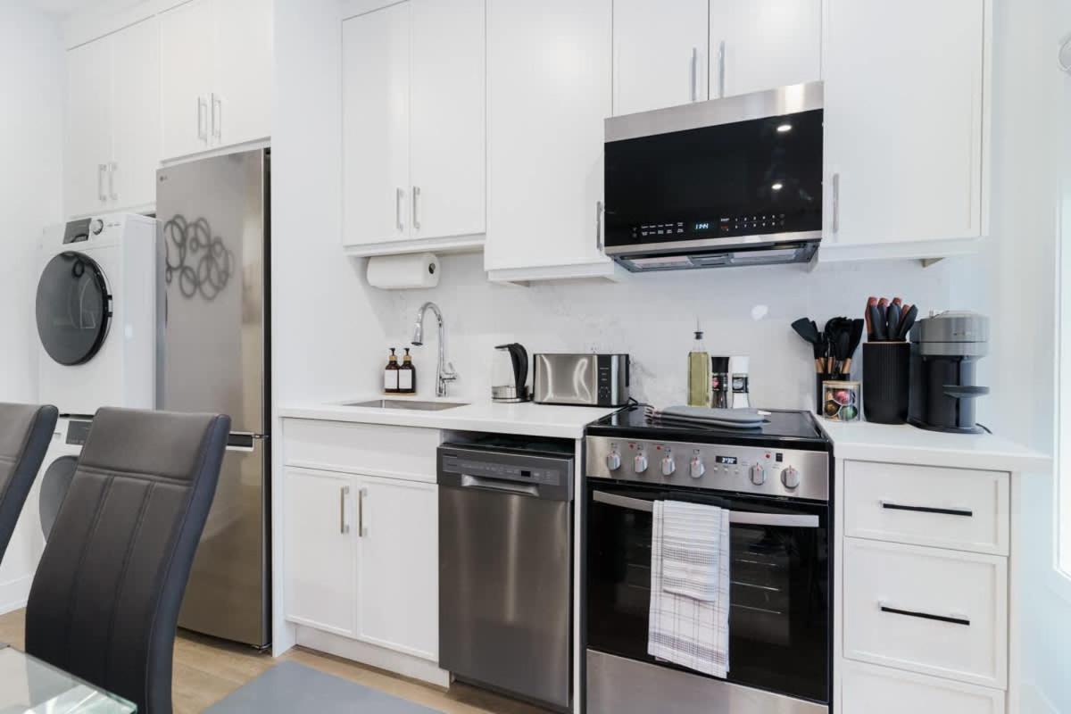 Modern 3 Min To Transit Downtown Hotel *