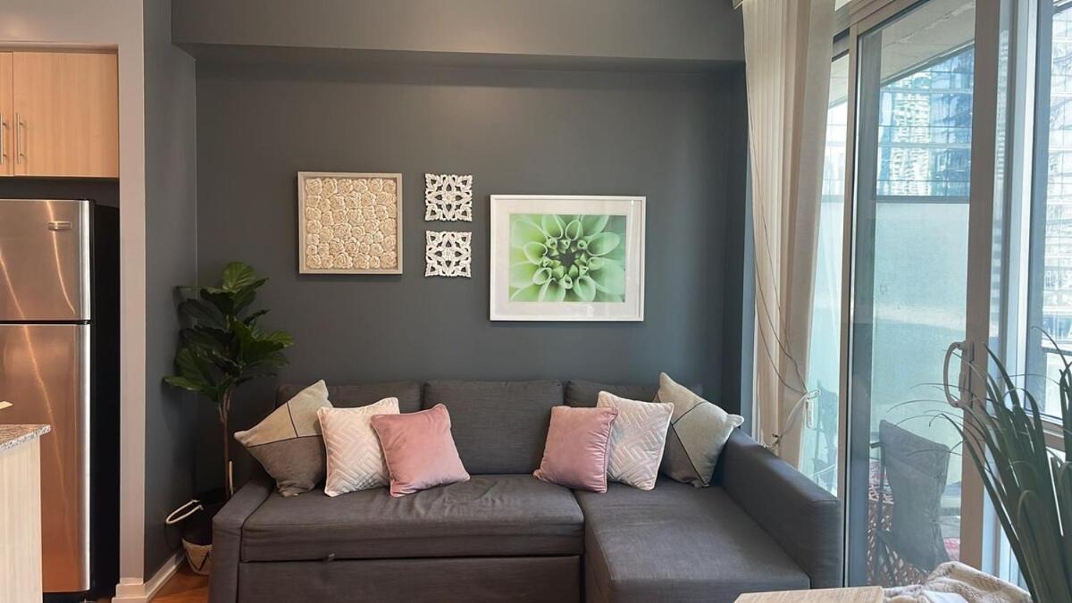 Apartment 1 Bd And Den At Scotiabank Arena Toronto