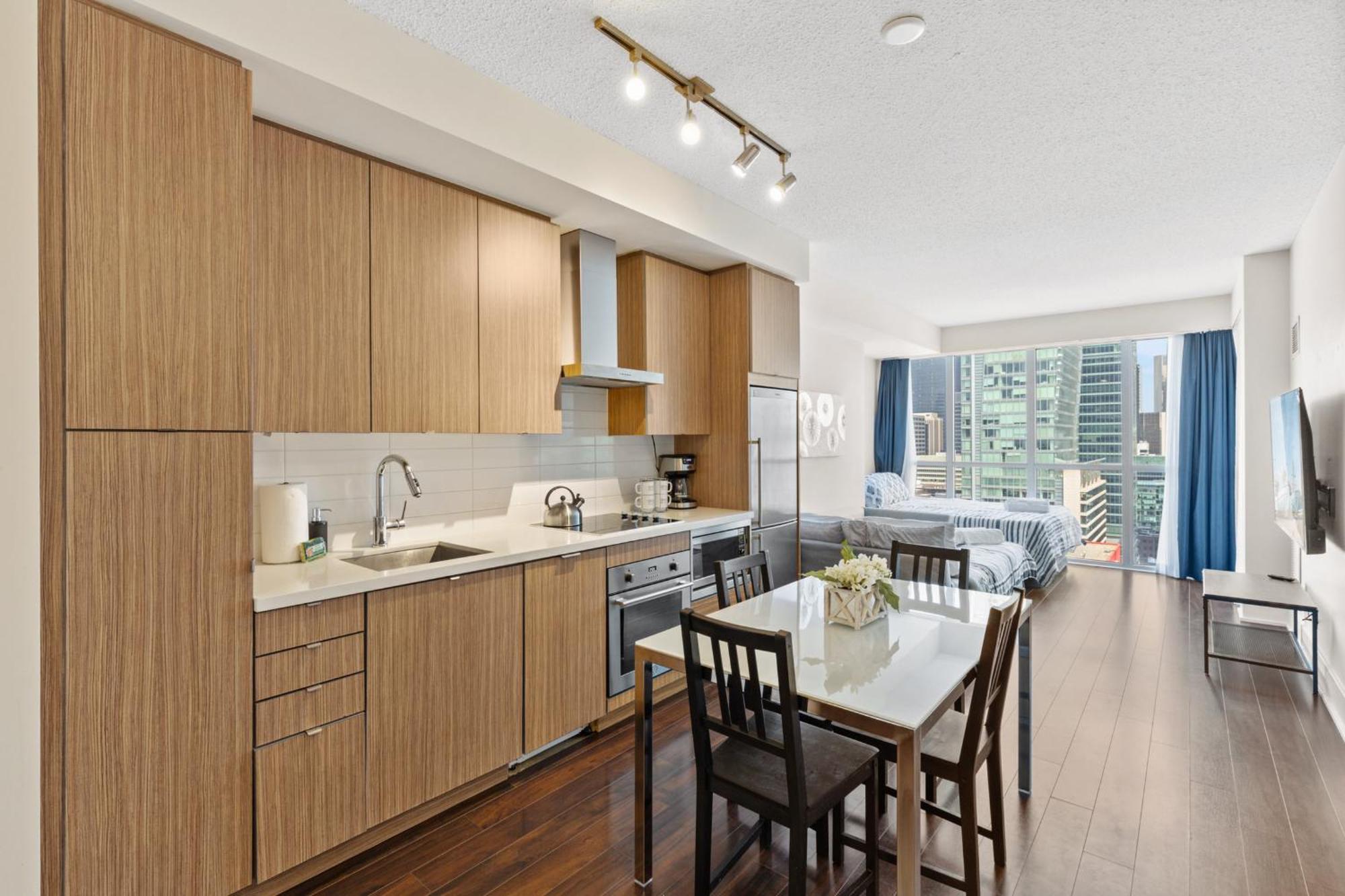 2 Bed 2 Bath Cn-tower And Lakeviews- Parking