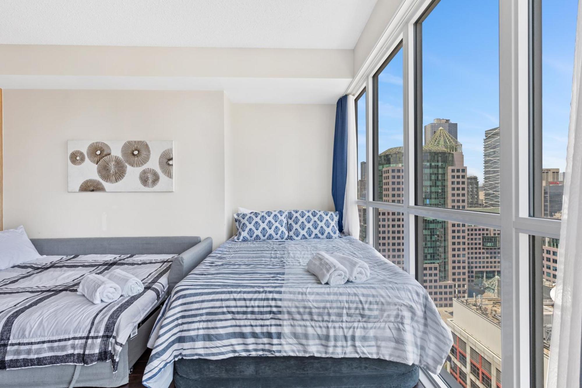 Apartment 2 Bed 2 Bath Cn-tower And Lakeviews- Parking Toronto