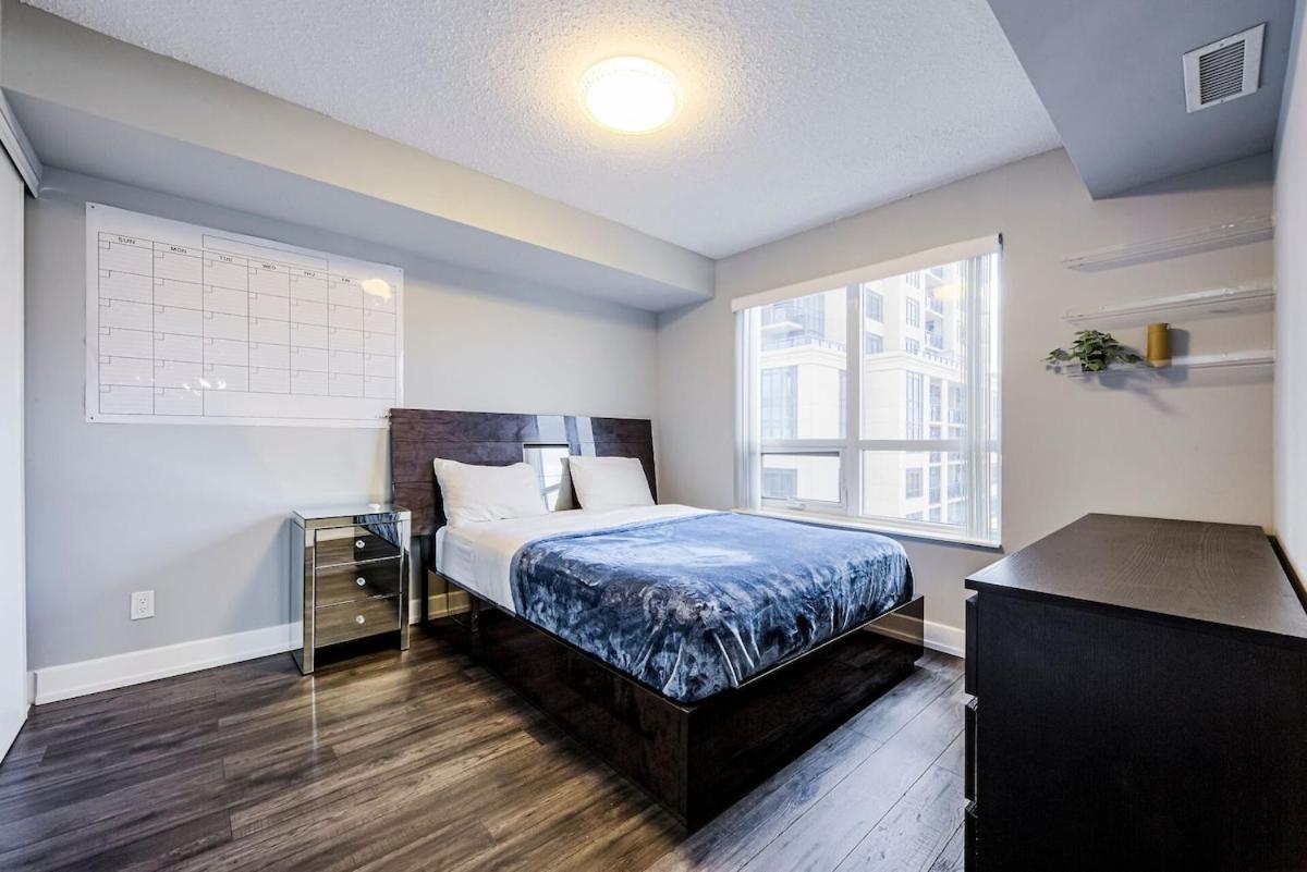 Apartment 1 Bdrm W Pool Perfect Location Free Parking *