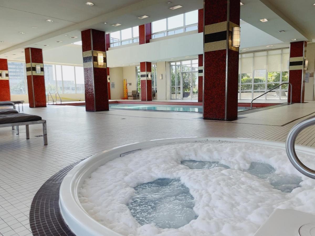 1 Bdrm W Pool Perfect Location Free Parking *