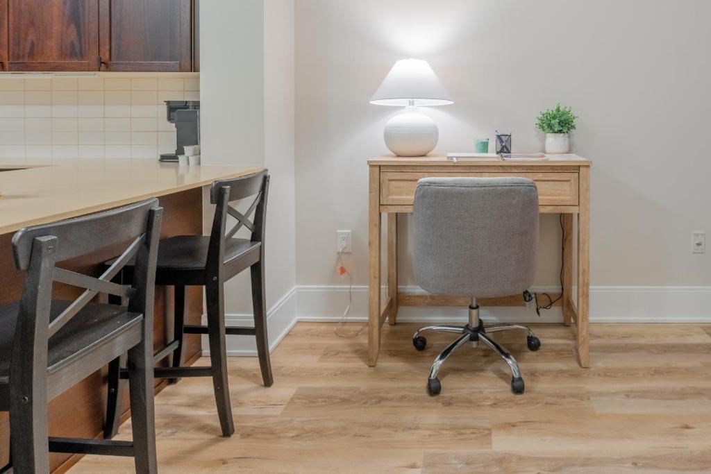 Entertainment District - King Bed - Close To Core - Dome - Scotiabank - Cne - York - Near King St W *