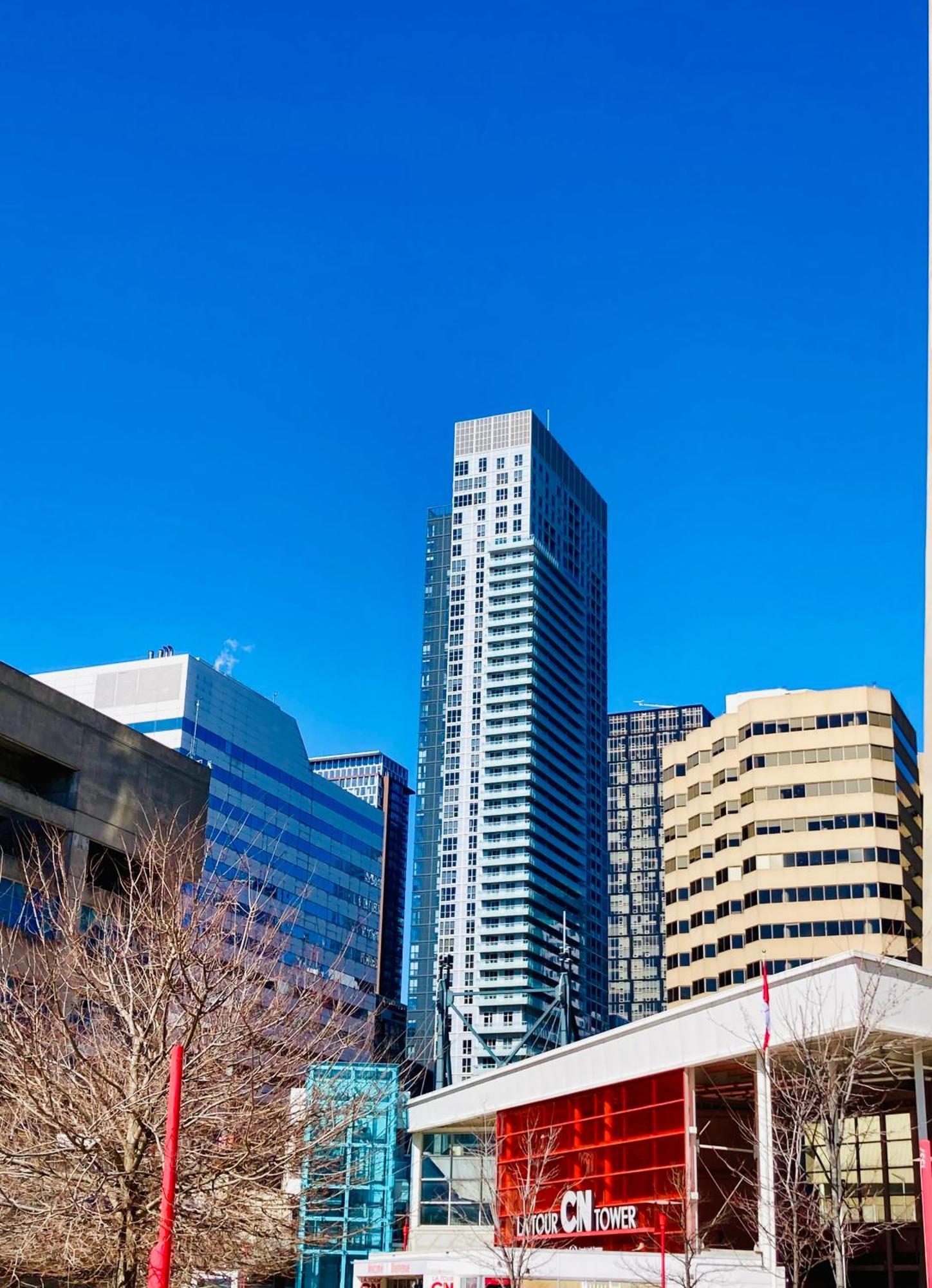 - Free Parking, Views, Near Cn Tower Apartment *