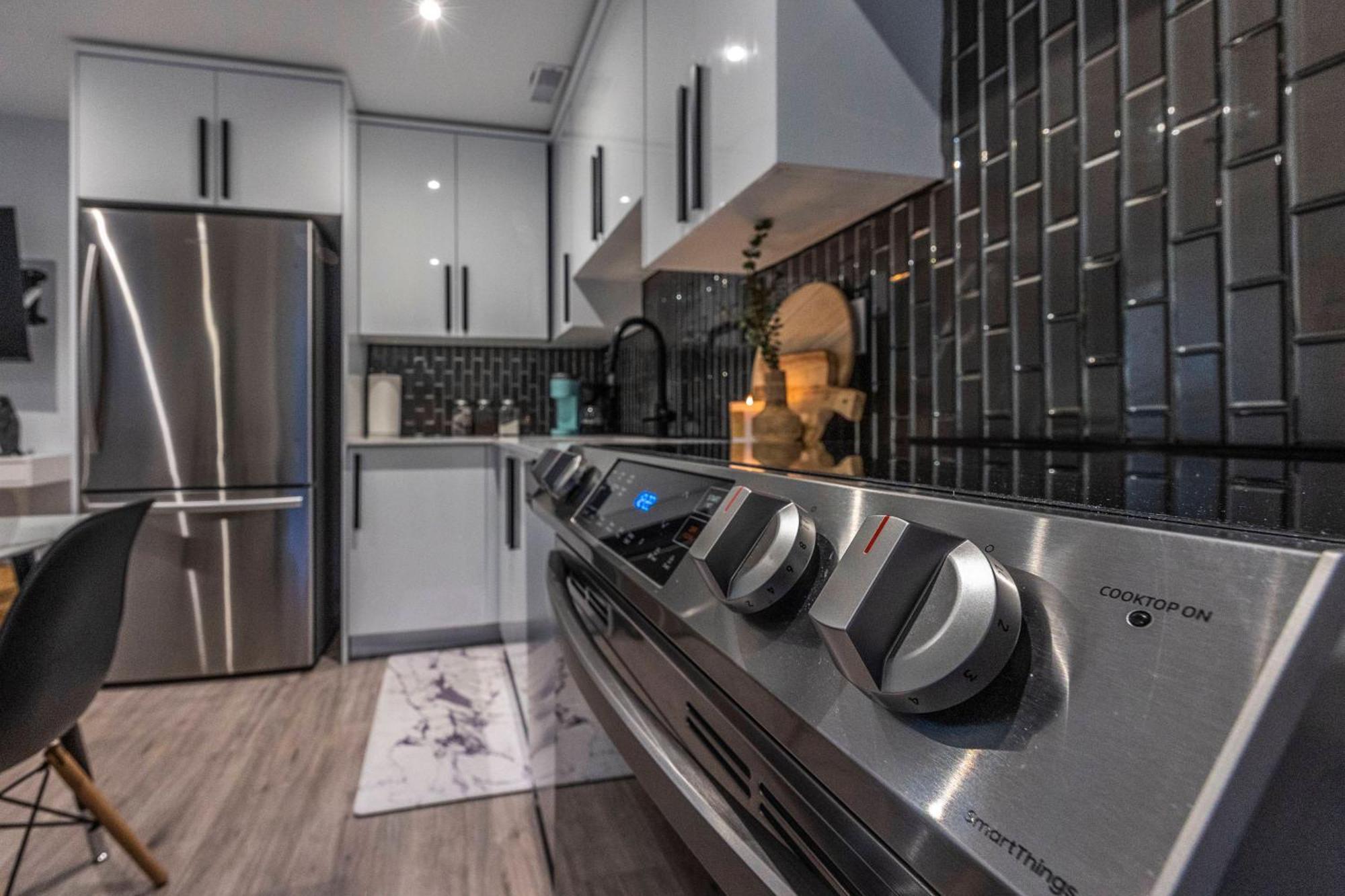 Cozy Renovated Luxurious Guest Located In