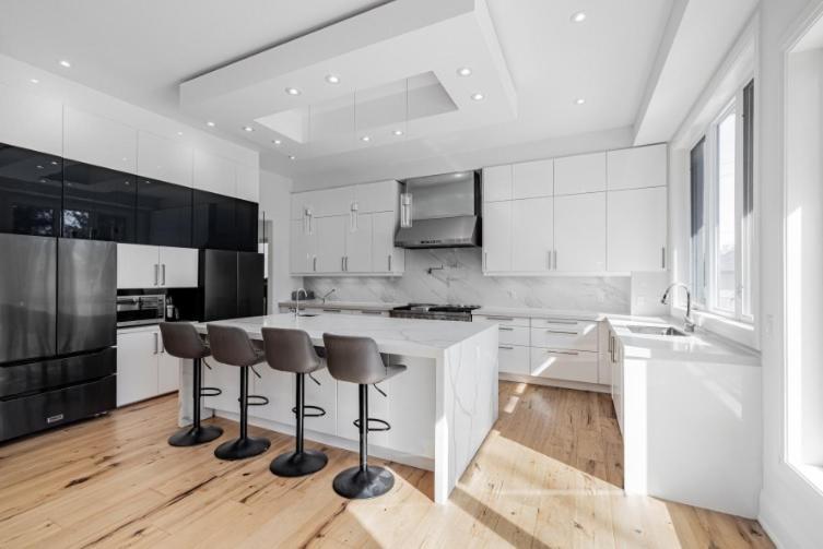 Executive In Next To Yorkdale Shopping Centre Homestay Toronto