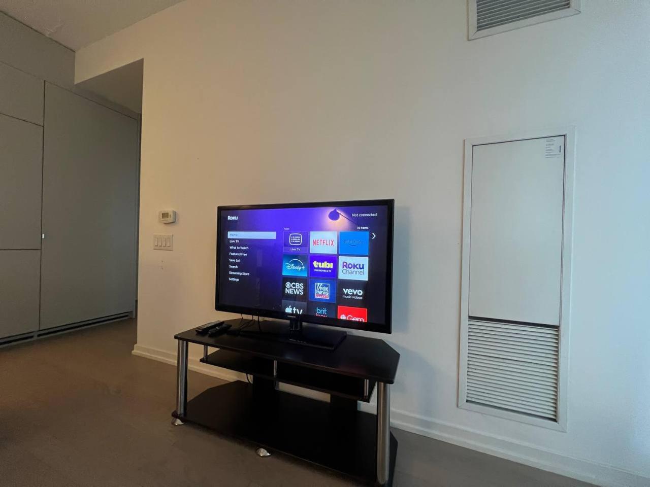 Modern Oasis In The Core Apartment Toronto