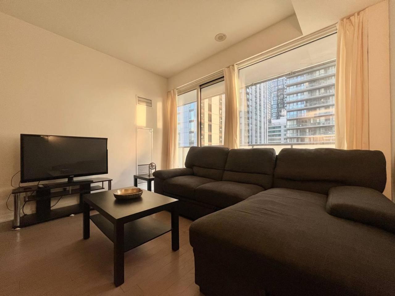 Modern Oasis In The Core Apartment *