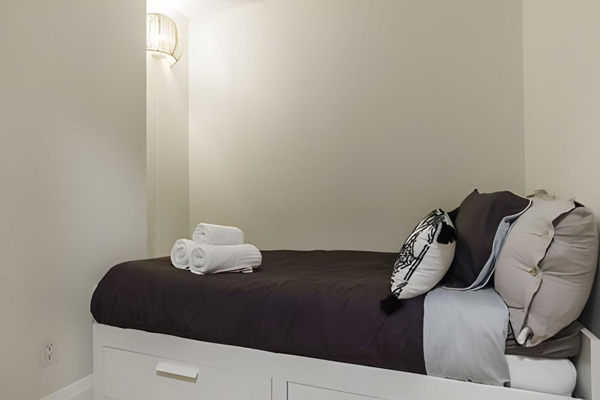 Lanterra Downtown Apartment Toronto