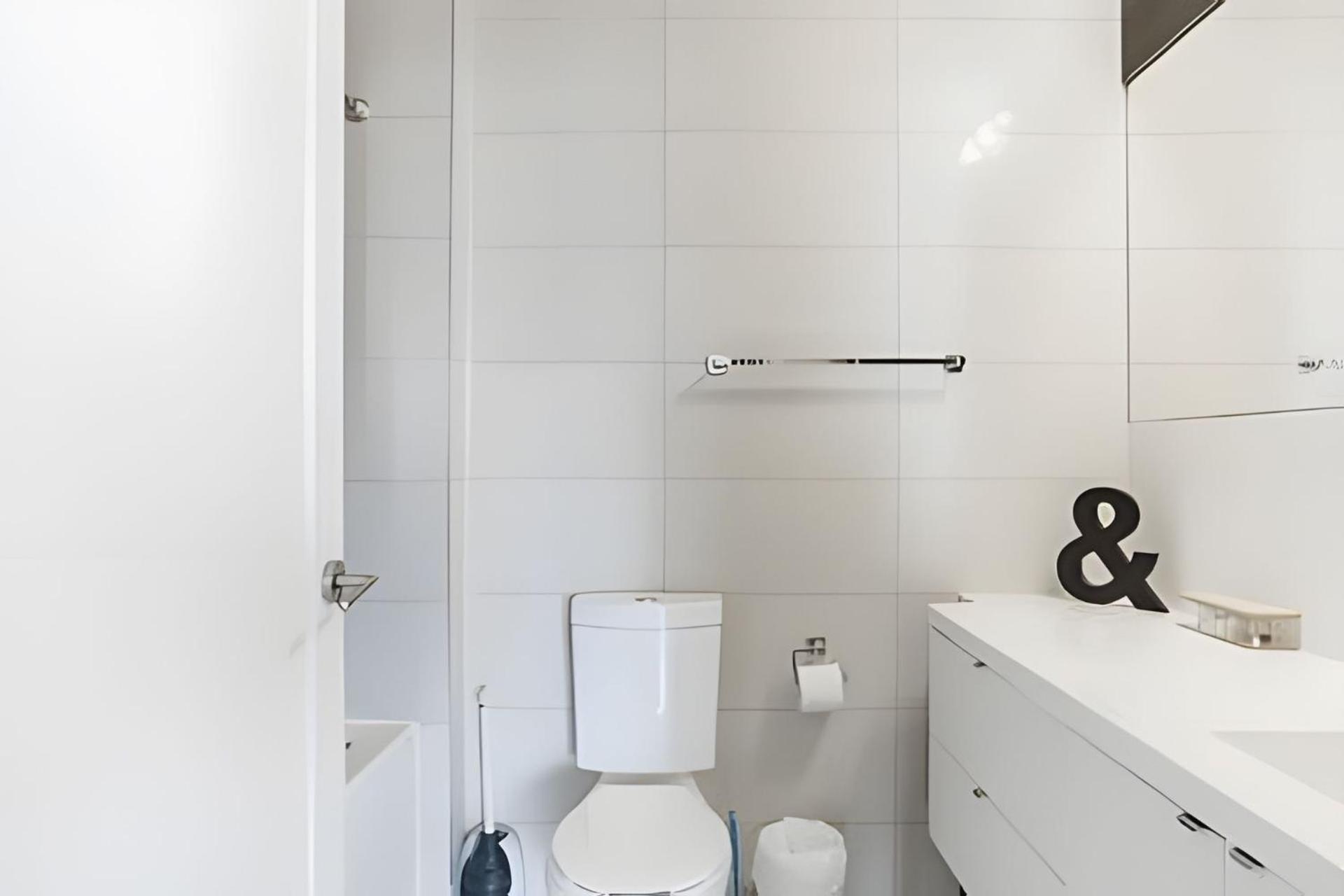 Lanterra Downtown Apartment Toronto