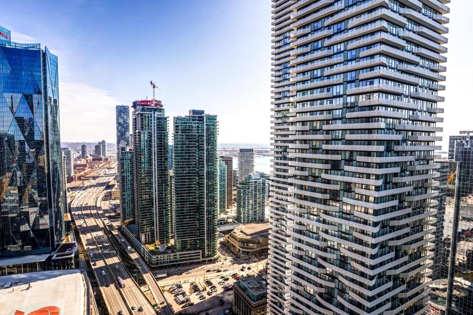 Apartment Exquisite Living Toronto