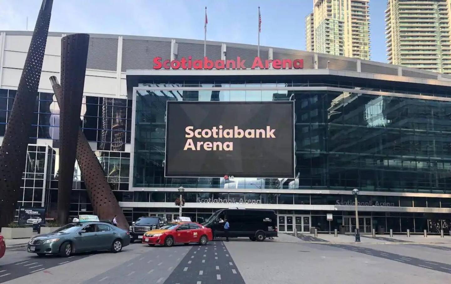 3 Bedroom Beside Cn Tower With Parking Downtown Toronto