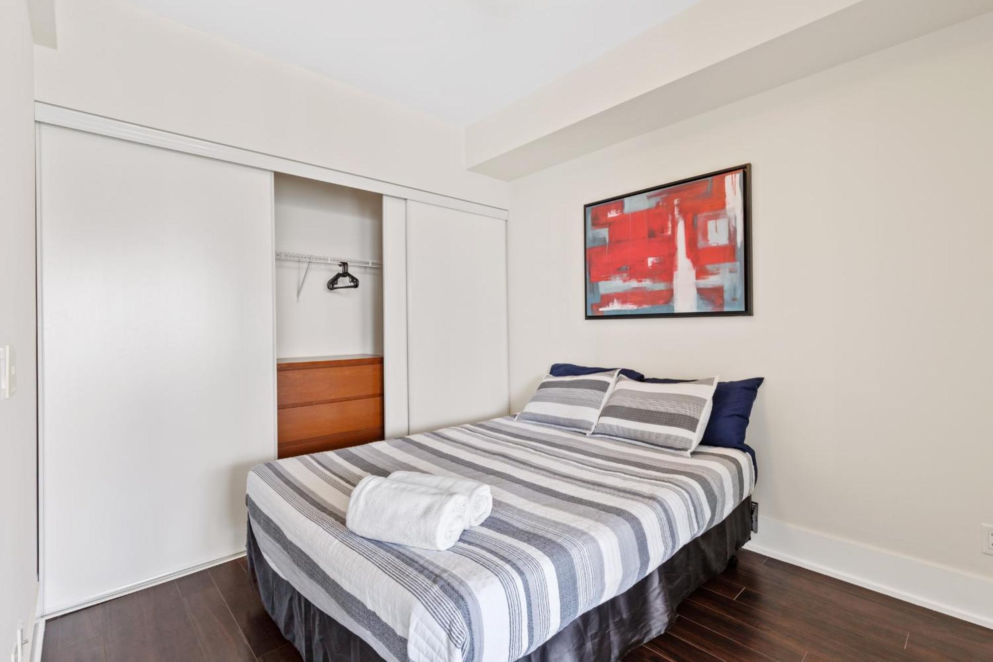 Apartment Views And Rogers Centre - 4beds - Free Parking Toronto