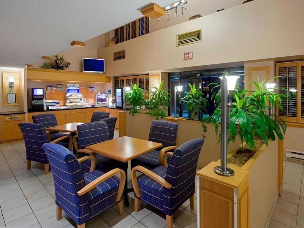 Express East - Scarborough 2* Toronto