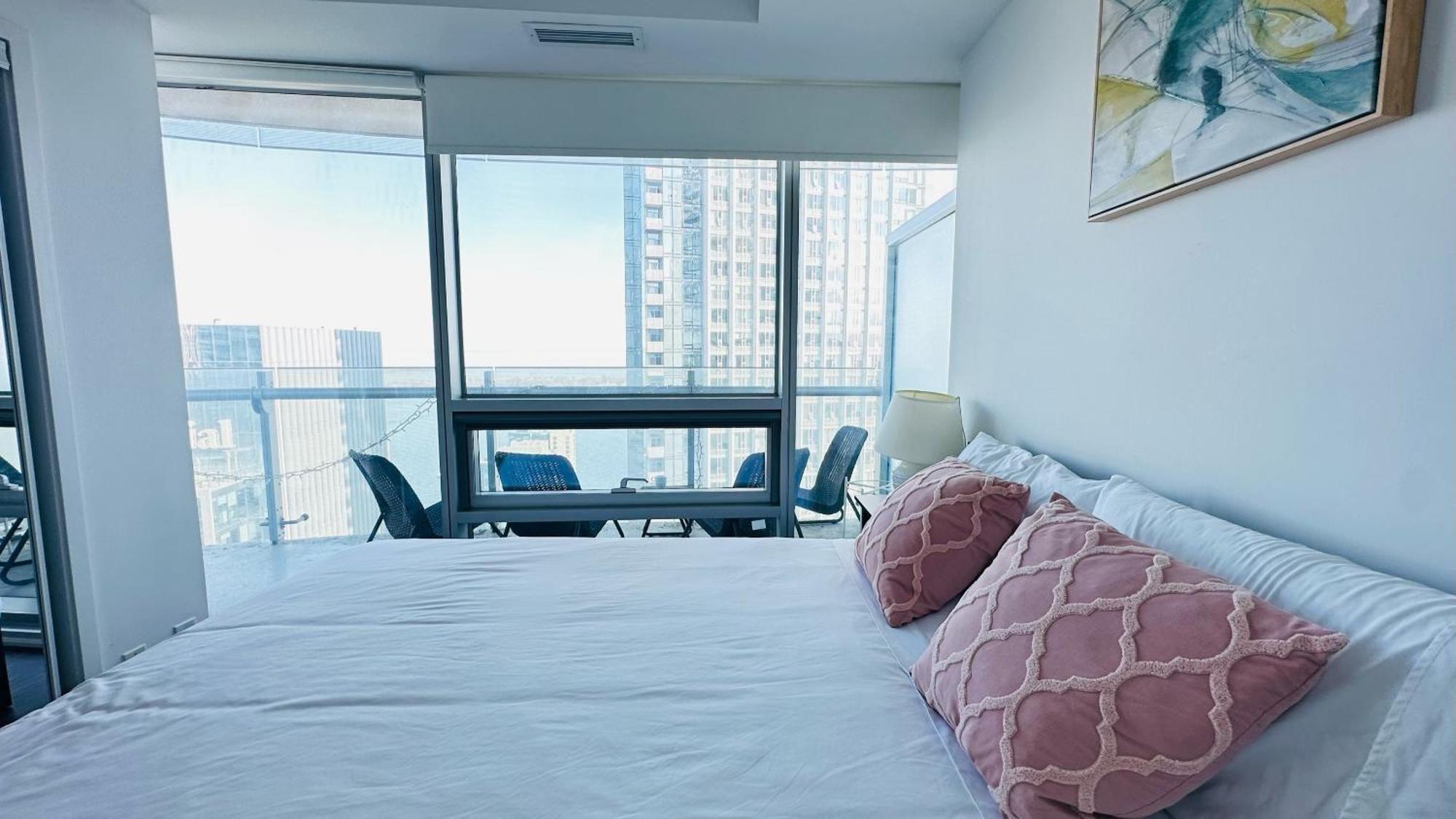 New Superior Lakeview Luxury 3-bedroom On High Floor *