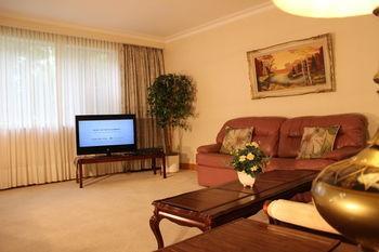 Petryla Estates Furnished Apartment Toronto