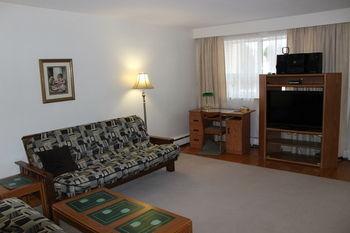 Petryla Estates Furnished Apartment *