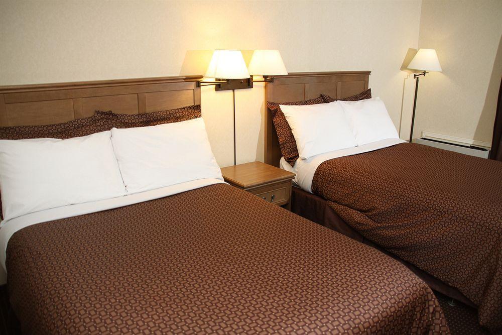 Deluxe Hotel Toronto