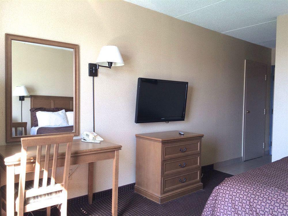 Deluxe Hotel