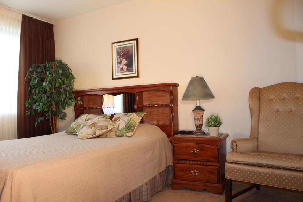 Petryla Estates Furnished Apartment Toronto