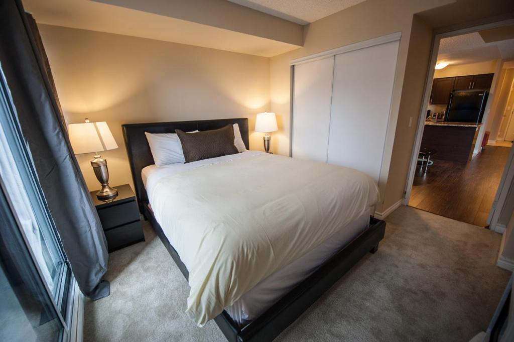 2b By Canada 3* Toronto