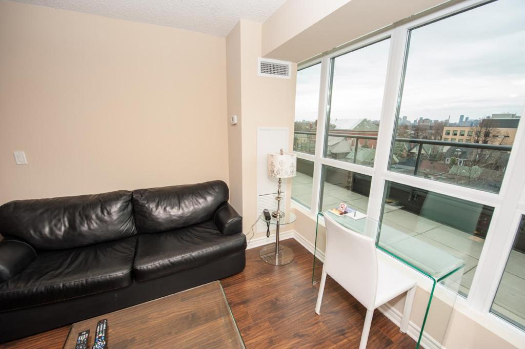 2b By Canada 3* Toronto