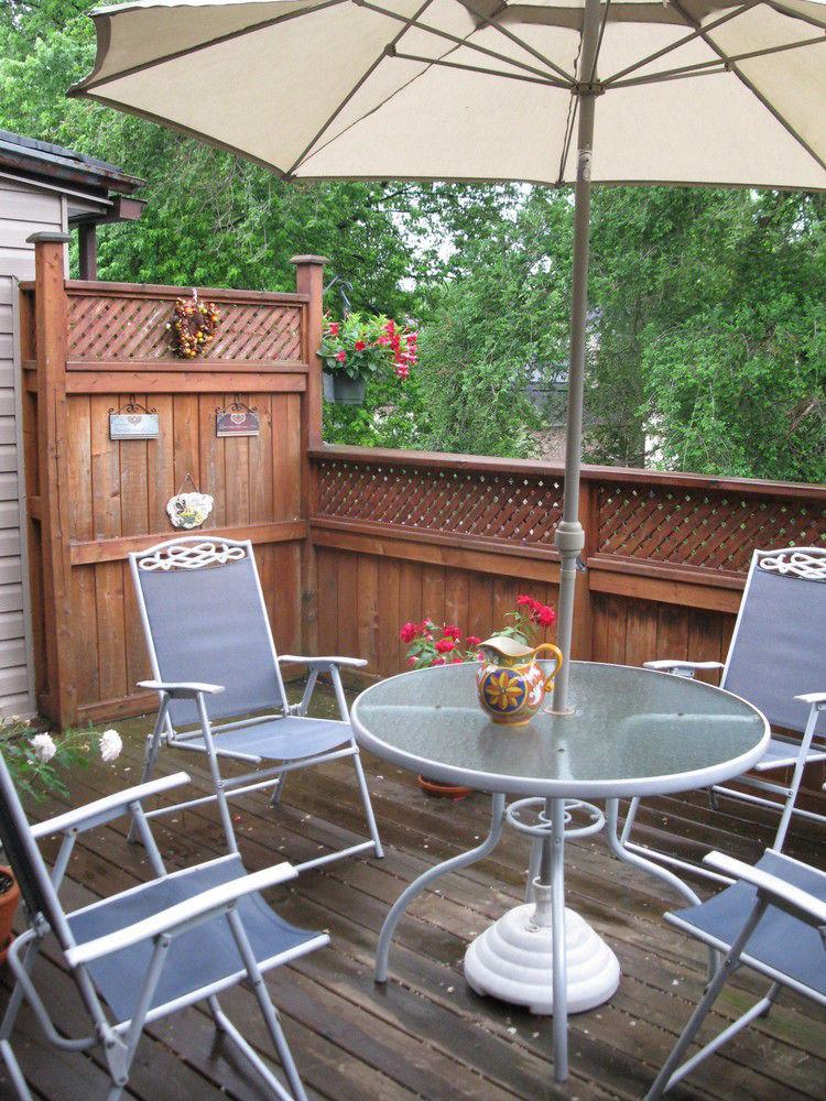 Rose Garden Bed & Breakfast Toronto