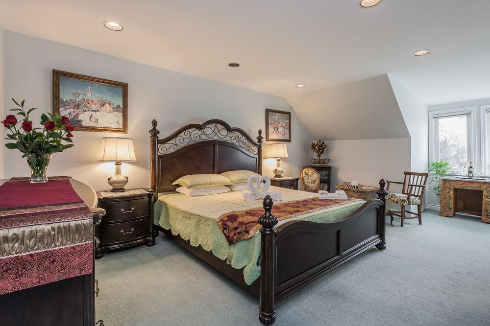 Rose Garden Bed & Breakfast Toronto