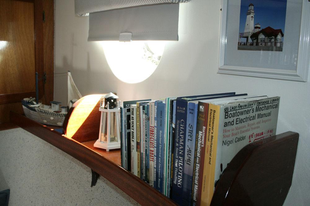 Making Waves Boatel Bed & Breakfast 3*