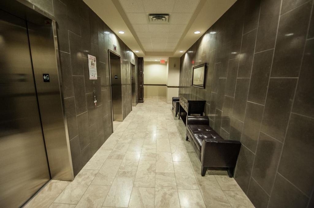 2b By Canada Hotel