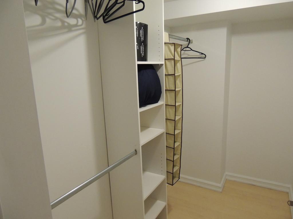 Apartment Vacation - Executive Underground One-bedroom Toronto