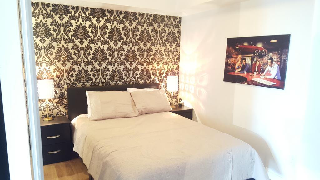 Lavish Suites - Brand New Two Bedroom - Cn Tower View Apartment
