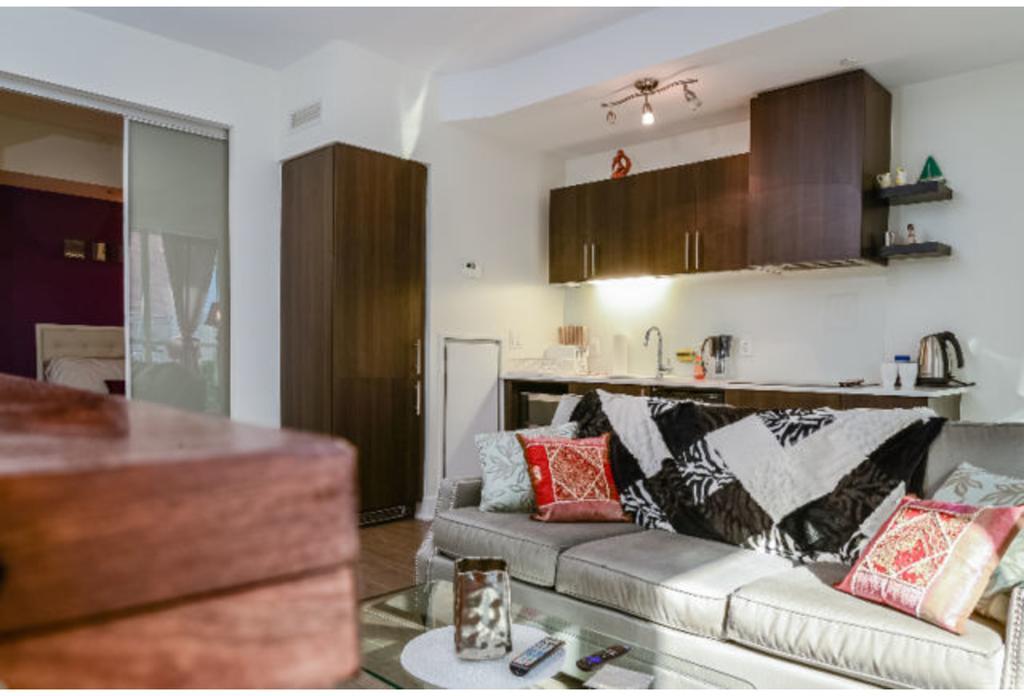 Applewood - The Wellington Loft Apartment Toronto