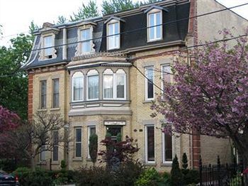 213 Carlton - Townhouse Toronto