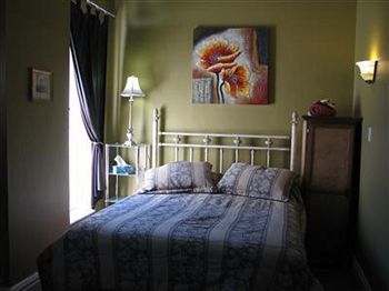 213 Carlton - Townhouse 3*