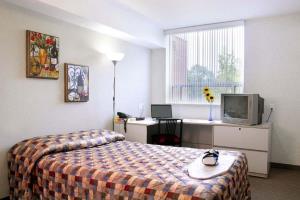 Seneca College Newnham Campus Hotel