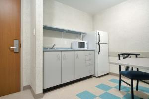Hotel Seneca College Newnham Campus 2*