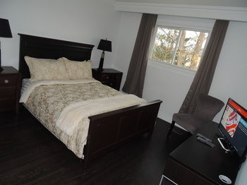 Vacation - Executive Underground One-bedroom Apartment *